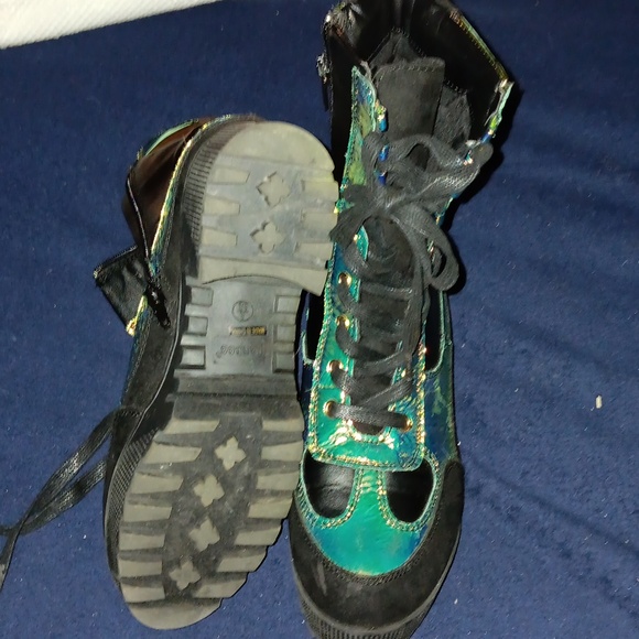 BAMBOO Iridescent Lace-Up Boots - Picture 8 of 11